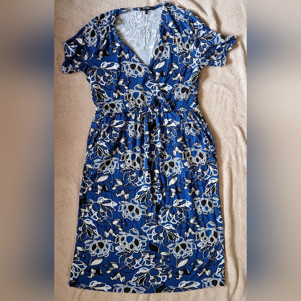 George brand, Med ladies dress w/pockets!! Cute blue with flower details - Picture 4 of 17
